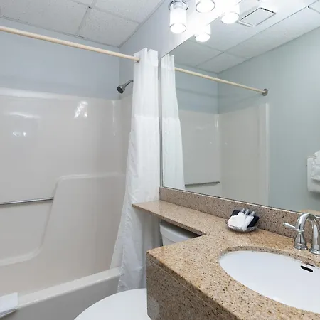 Boothbay Harbor Inn Room photo